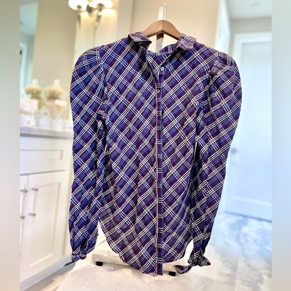 Veronica Beard blouse with volume on the shoulders